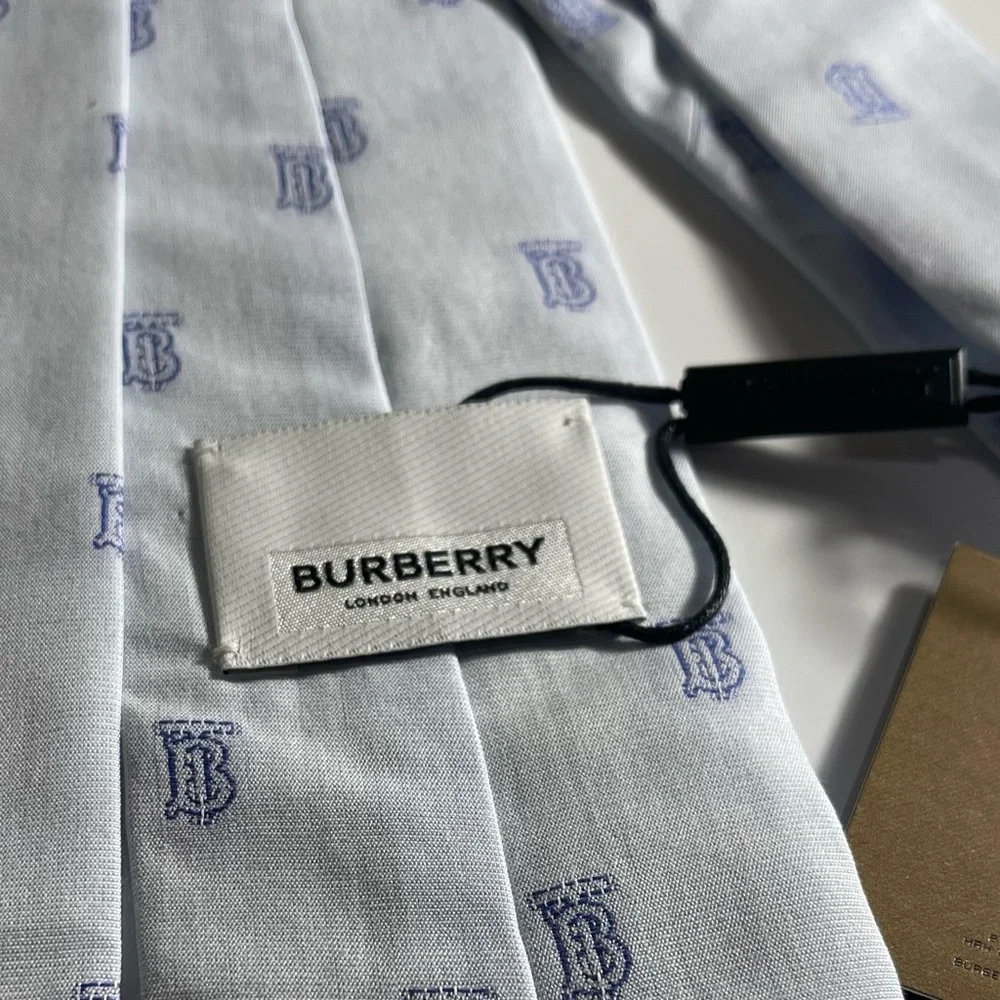 🔥🆕💯ICONIC SEERSUCKER BURBERRY MONOGRAM LIMITED PASTEL BLUE TB MOTIF TIE🔥 - Picture 5 of 12